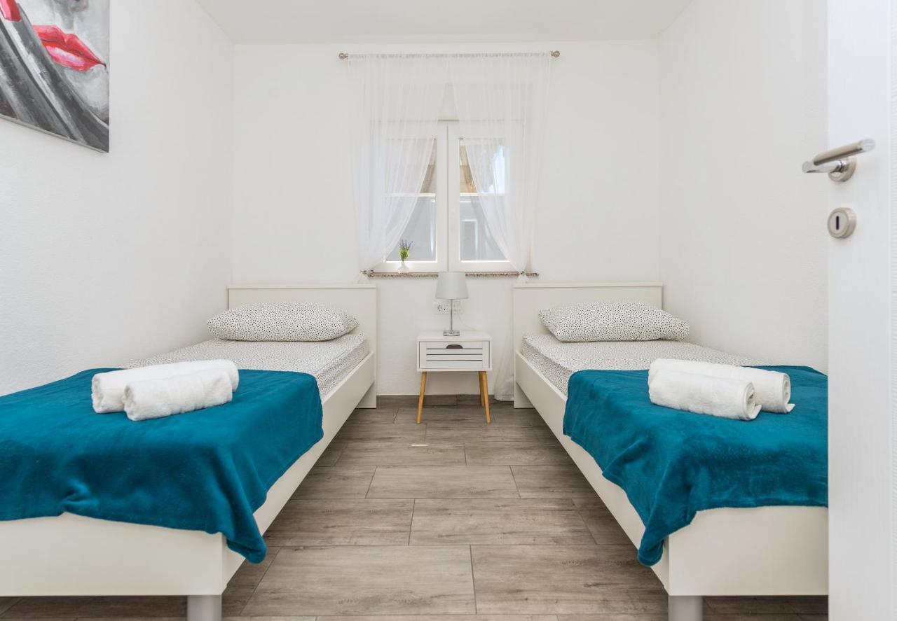 Makarska Dalija Apartment ภายนอก รูปภาพ