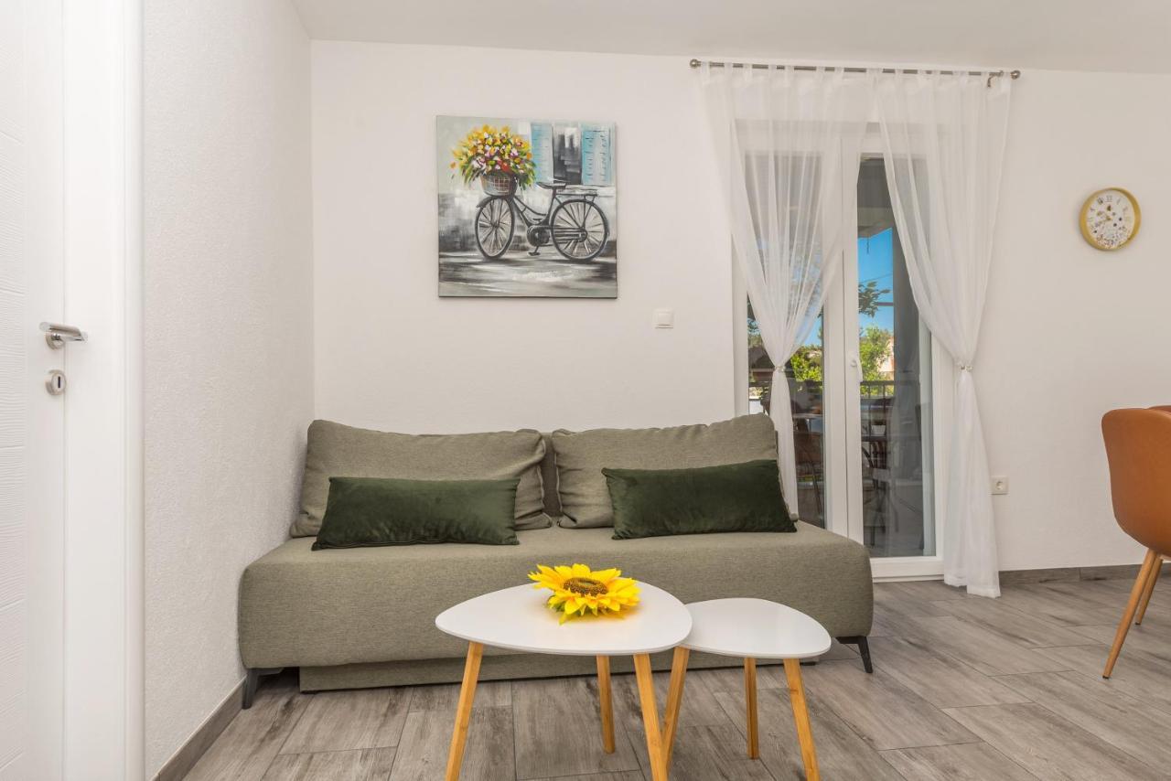 Makarska Dalija Apartment ภายนอก รูปภาพ
