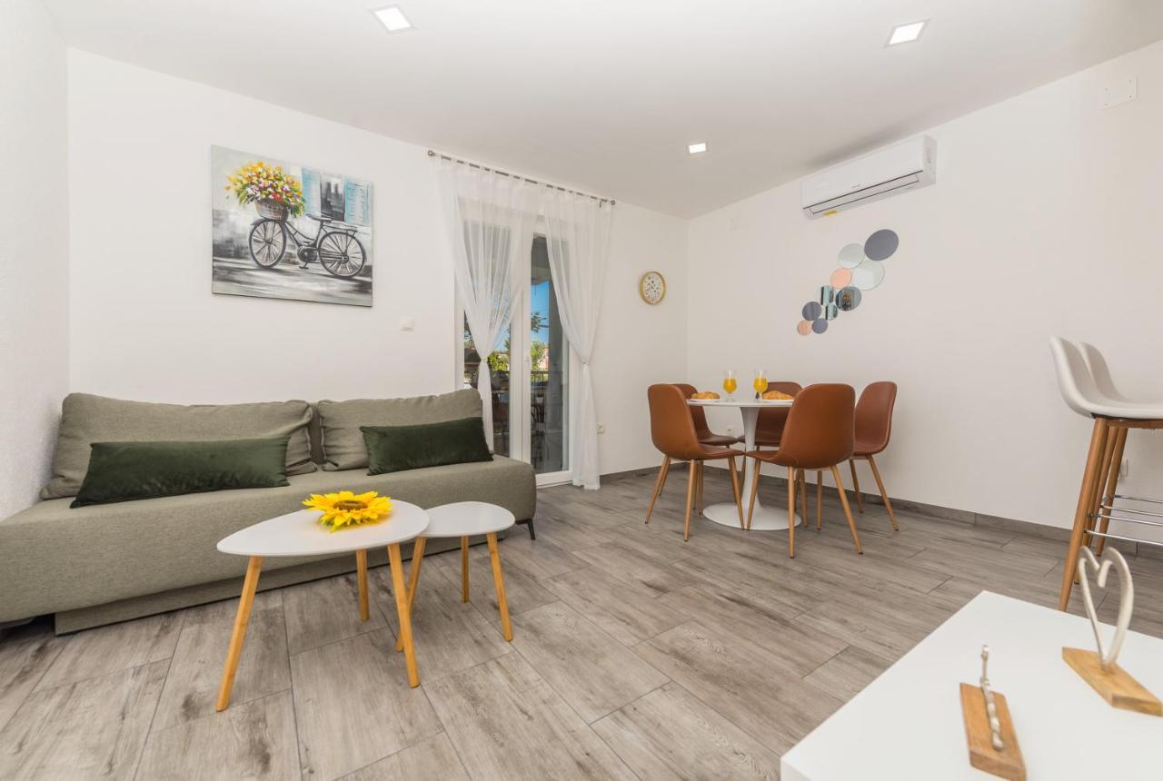 Makarska Dalija Apartment ภายนอก รูปภาพ